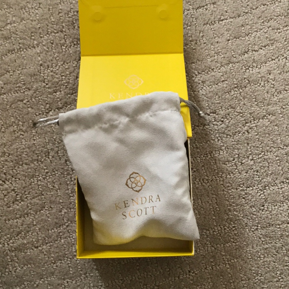 New Kendra Scott Necklace - Picture 3 of 6